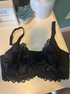 Adore Me Black Lace Underwire Bra with Scalloped Edge